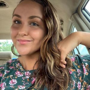 Meet your Posher, Caitlin